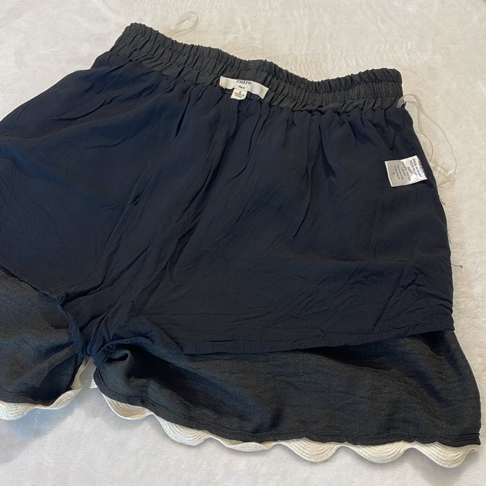 ENTRO SIZE S Black and White Women's Shorts, under shorts built in. - Picture 6 of 7